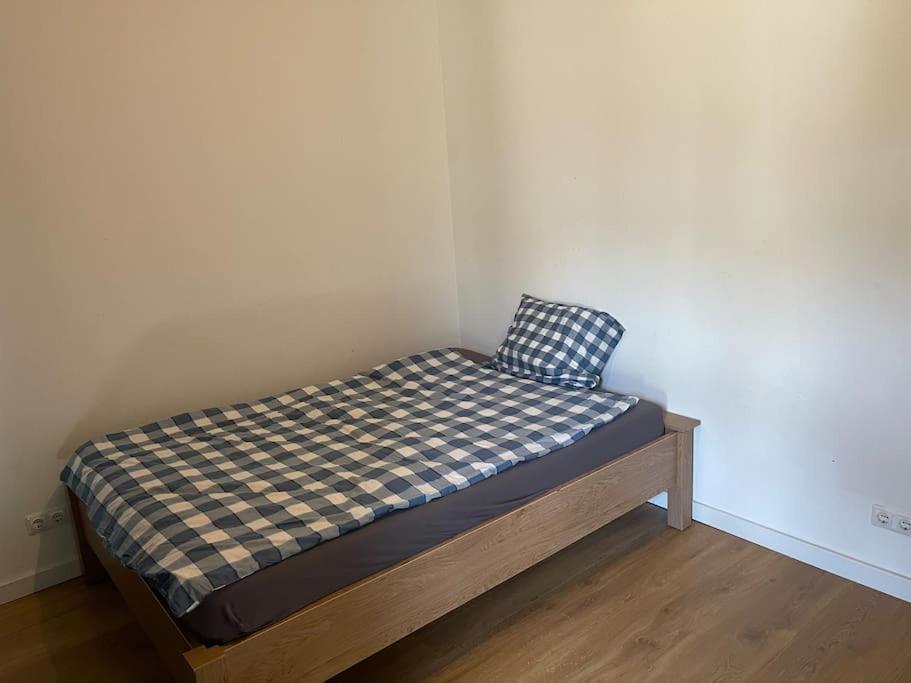 Lovely 1 Private Bedroom With Garden View Ротердам Екстериор снимка