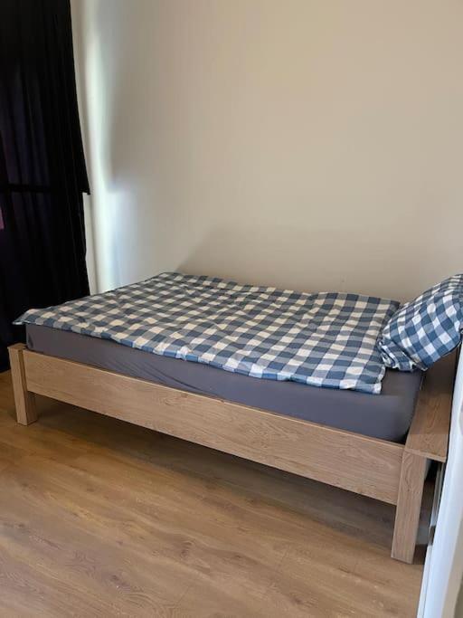 Lovely 1 Private Bedroom With Garden View Ротердам Екстериор снимка